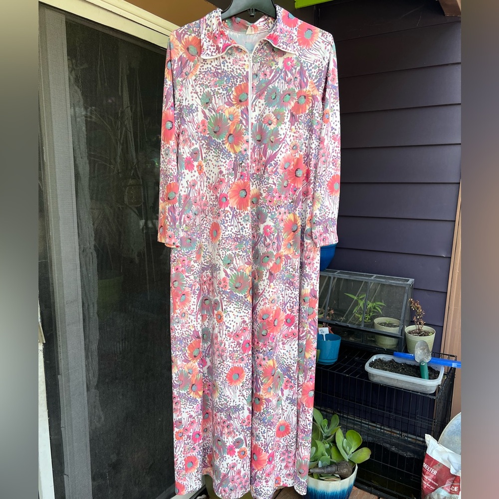 Vintage  zip-front floral house dress with pocket